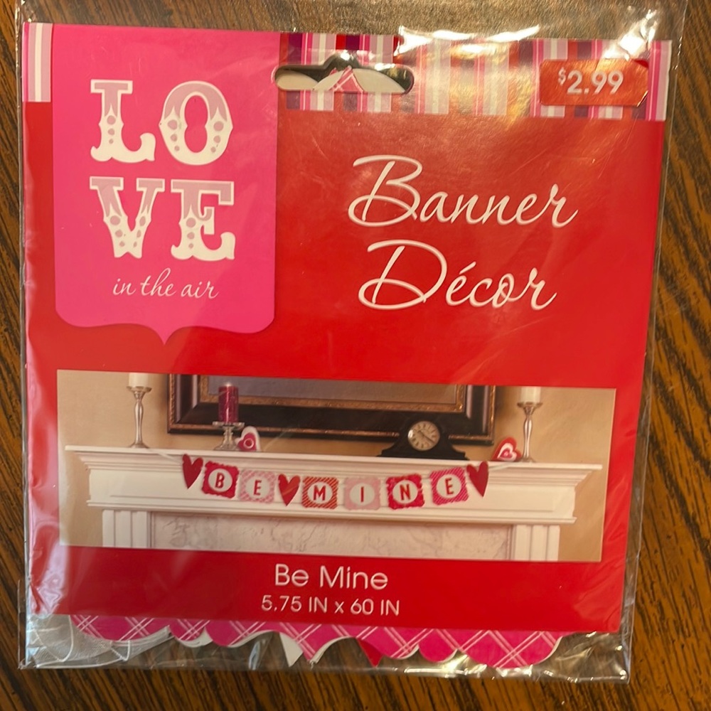 Be mine banner decor 5.75” x 60”;I love you bear in a bag;12 paper bags/stickers